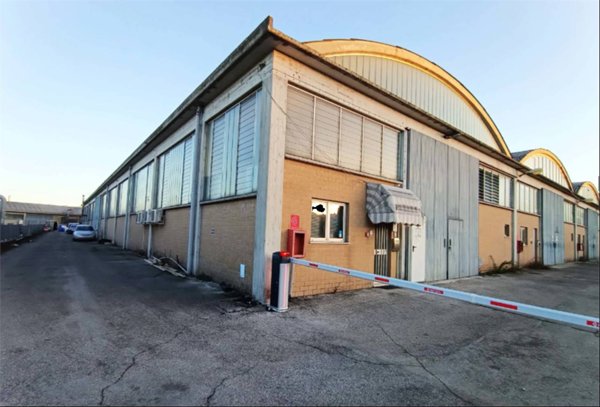 capannone in vendita a Vallefoglia in zona Talacchio