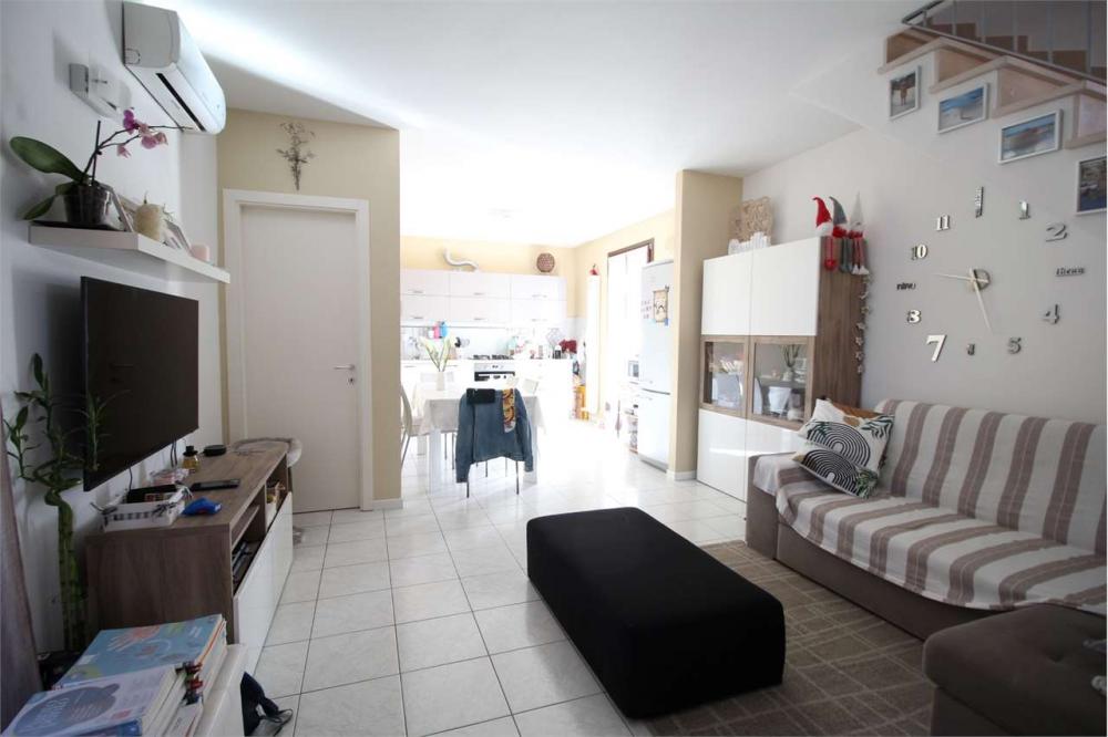 appartamento in vendita a Vallefoglia in zona Bottega