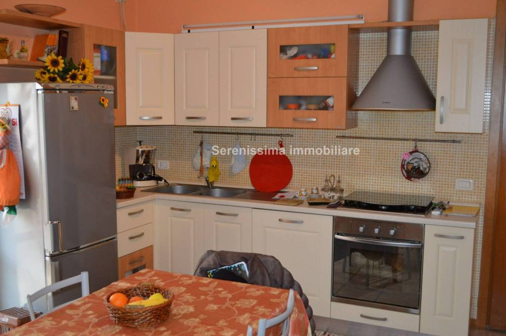 appartamento in vendita a Vallefoglia in zona Montecchio