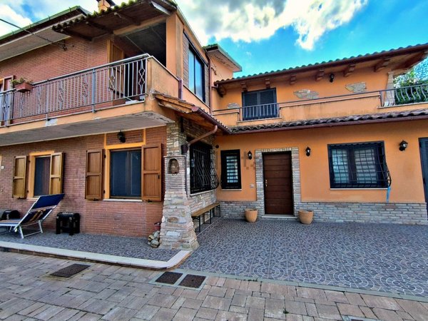 casa indipendente in vendita a Vallefoglia