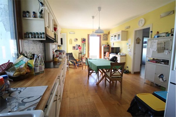 casa indipendente in vendita a Vallefoglia in zona Montecchio