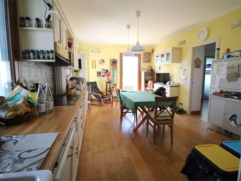 casa indipendente in vendita a Vallefoglia in zona Montecchio