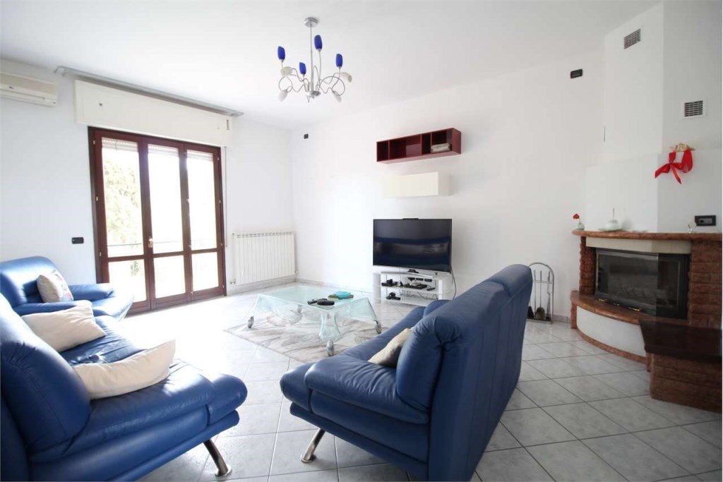 casa indipendente in vendita a Vallefoglia in zona Montecchio