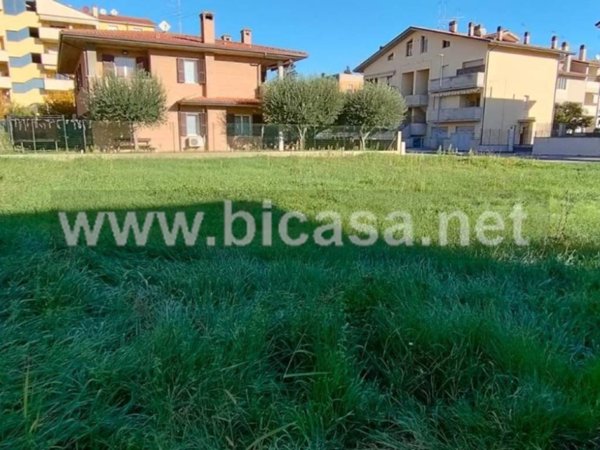 casa indipendente in vendita a Vallefoglia in zona Montecchio