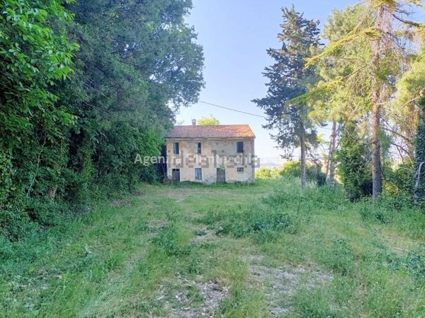 rudere in vendita a Vallefoglia