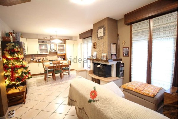 appartamento in vendita a Vallefoglia in zona Montecchio