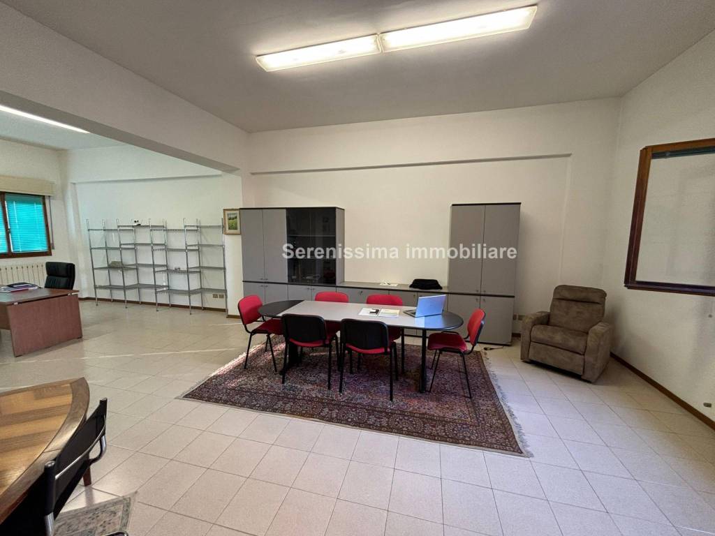 negozio in vendita a Vallefoglia in zona Montecchio