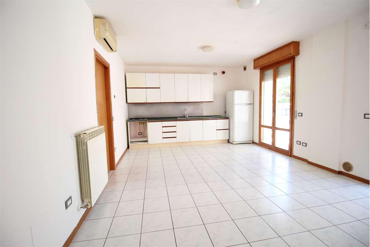appartamento in vendita a Vallefoglia in zona Montecchio