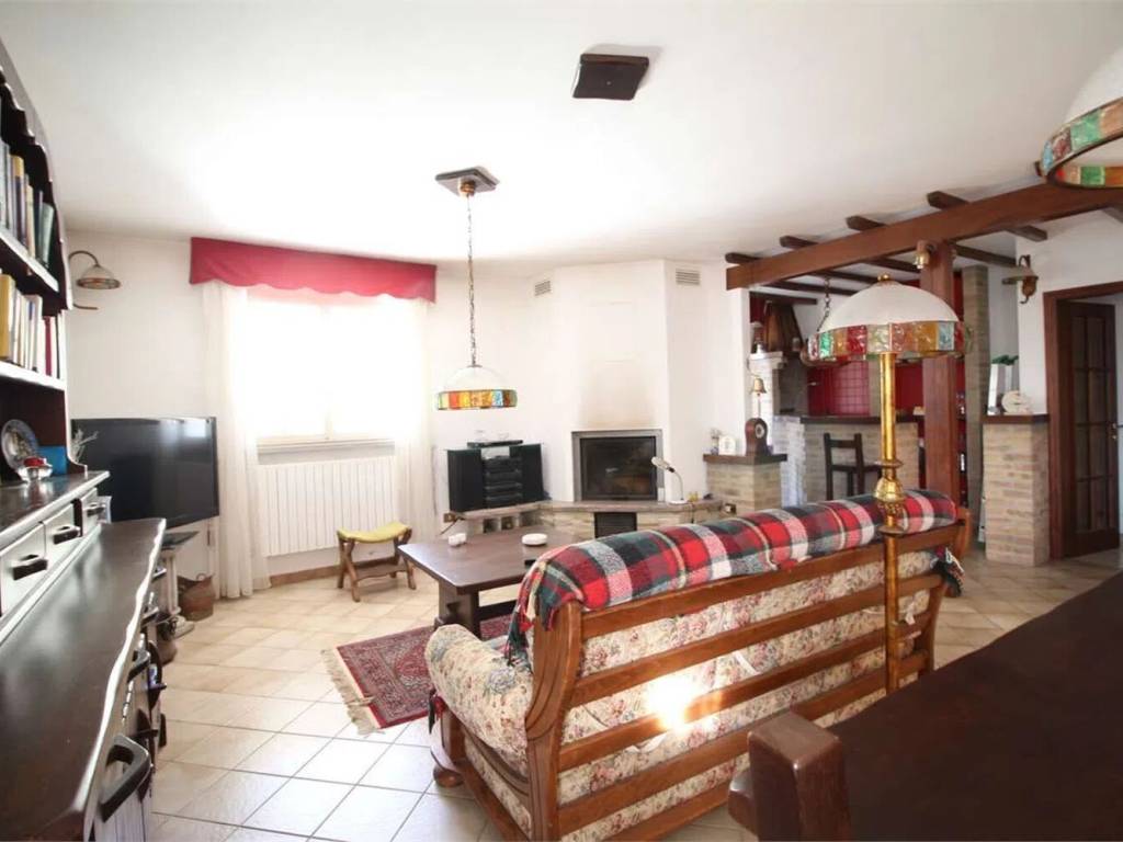 casa indipendente in vendita a Vallefoglia in zona Montecchio