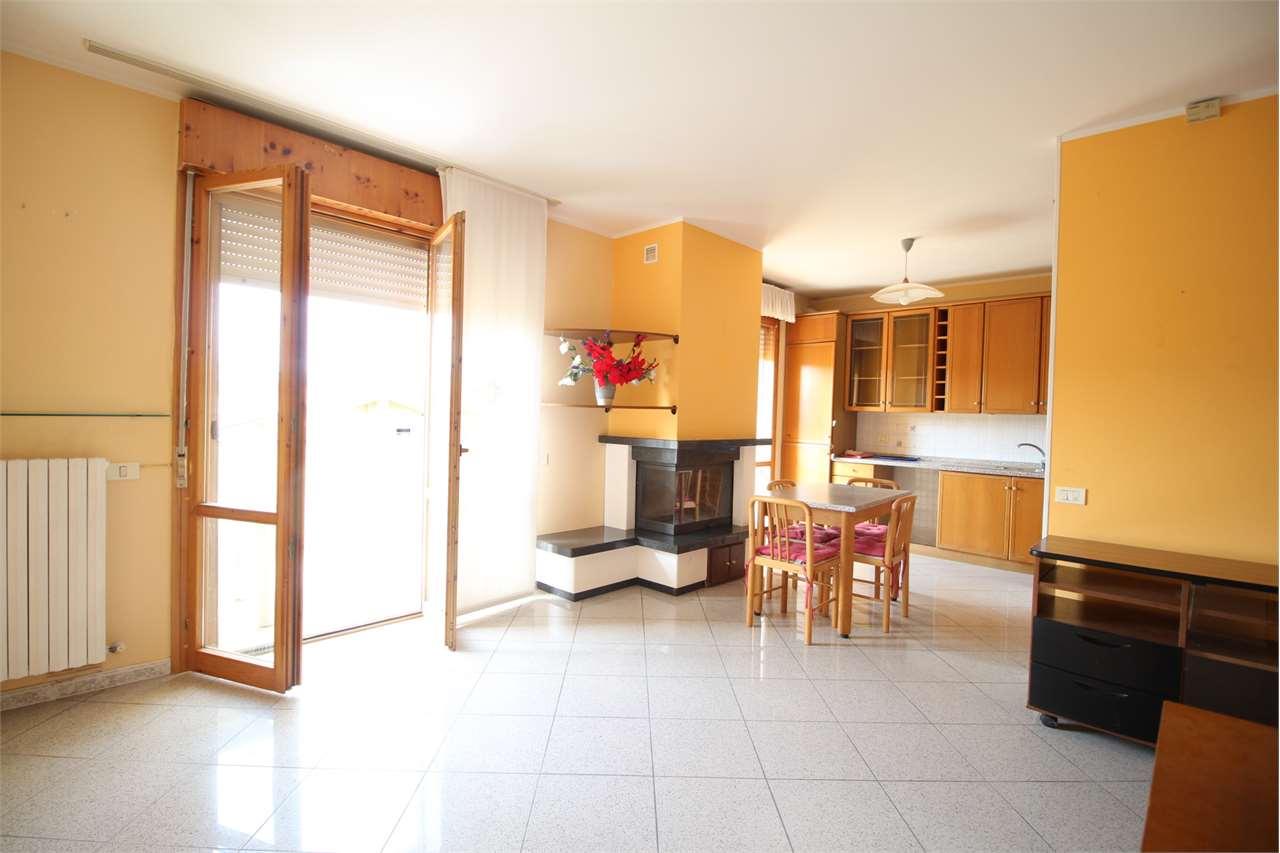 appartamento in vendita a Vallefoglia in zona Montecchio