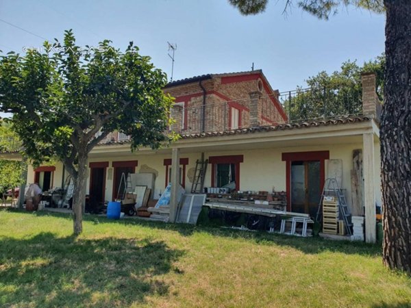 casa indipendente in vendita a Vallefoglia in zona Colbordolo