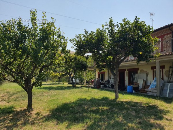 casa indipendente in vendita a Vallefoglia in zona Colbordolo
