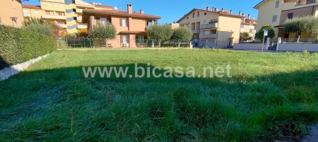 casa indipendente in vendita a Vallefoglia in zona Montecchio