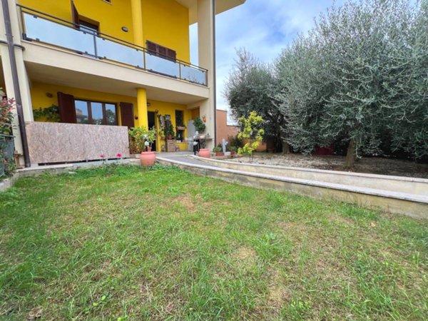 appartamento in vendita a Vallefoglia in zona Montecchio