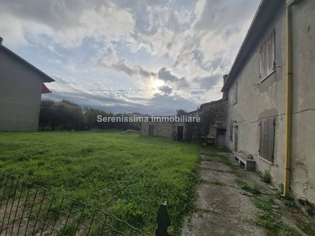 casa indipendente in vendita a Vallefoglia in zona Morciola