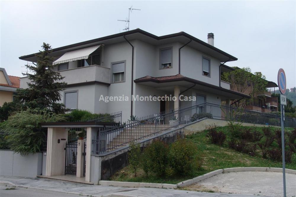 appartamento in vendita a Vallefoglia in zona Montecchio