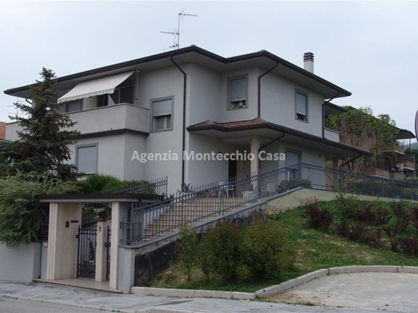 casa indipendente in vendita a Vallefoglia in zona Montecchio