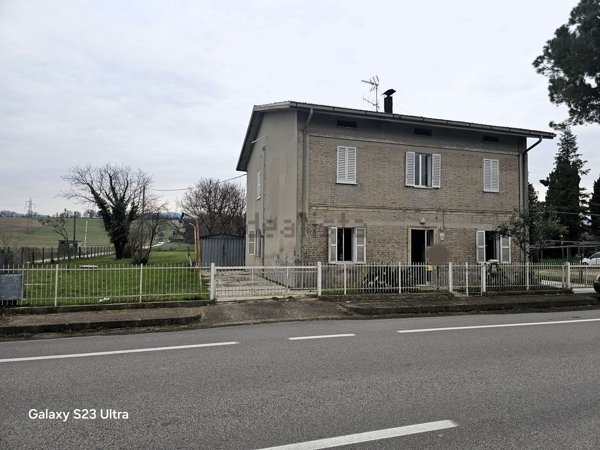 casa indipendente in vendita a Vallefoglia in zona Bottega