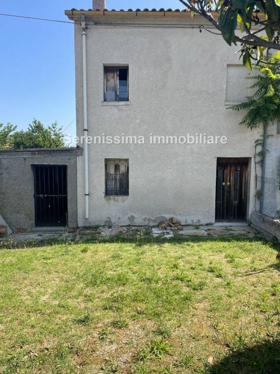 casa indipendente in vendita a Vallefoglia in zona Sant'Angelo in Lizzola