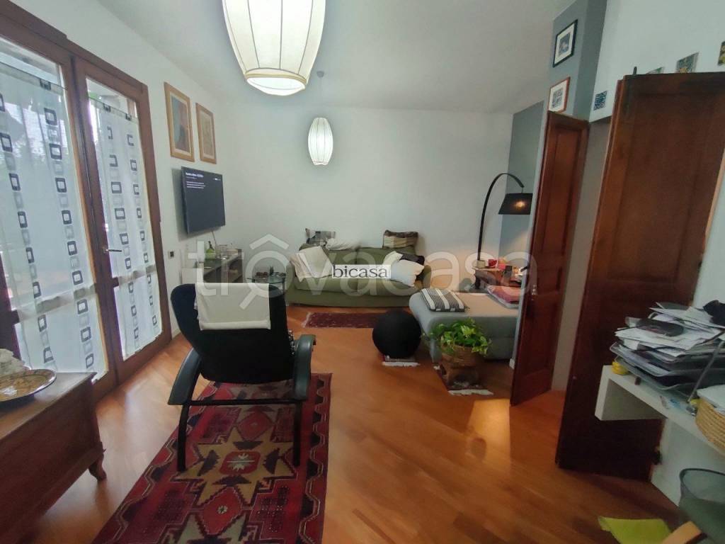 casa indipendente in vendita a Vallefoglia in zona Montecchio