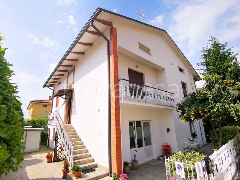 casa indipendente in vendita a Vallefoglia in zona Montecchio