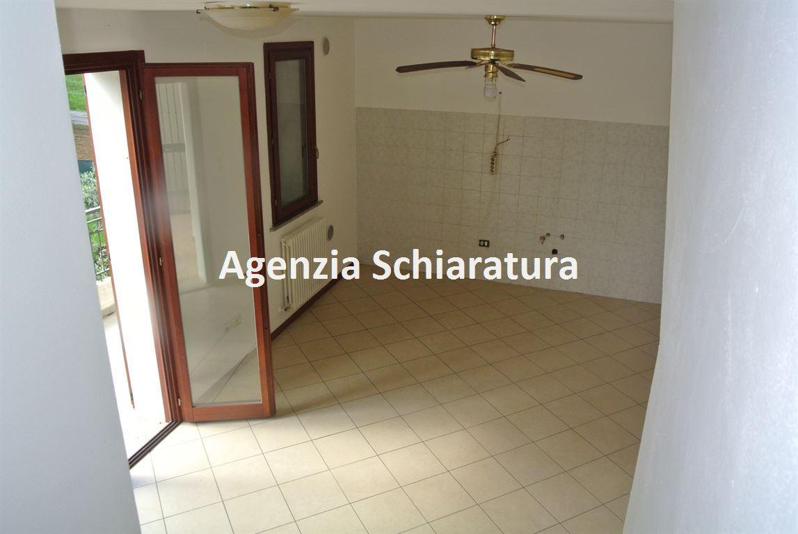 appartamento in vendita a Vallefoglia in zona Montecchio