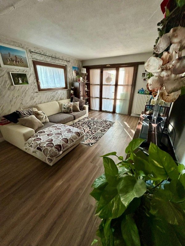 appartamento in vendita a Vallefoglia in zona Montecchio