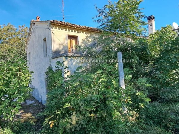 appartamento in vendita a Vallefoglia in zona Montecchio