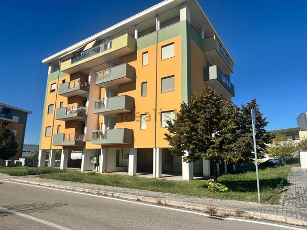 appartamento in vendita a Vallefoglia in zona Montecchio