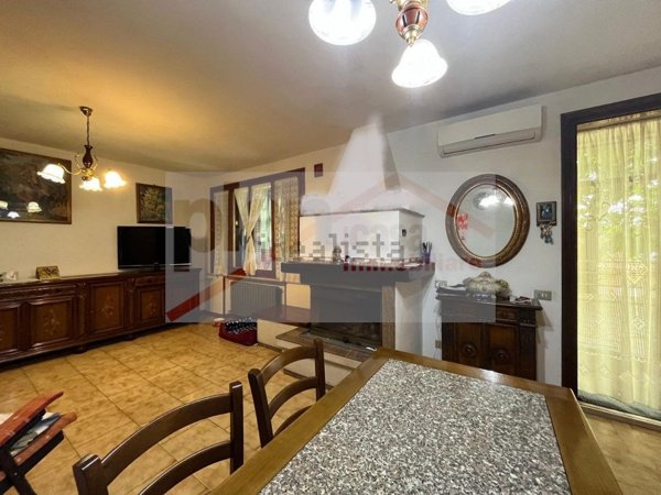 appartamento in vendita a Vallefoglia in zona Montecchio