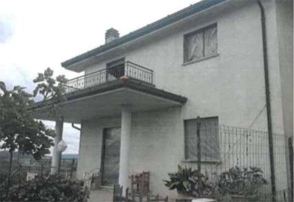 casa indipendente in vendita a Vallefoglia in zona Colbordolo