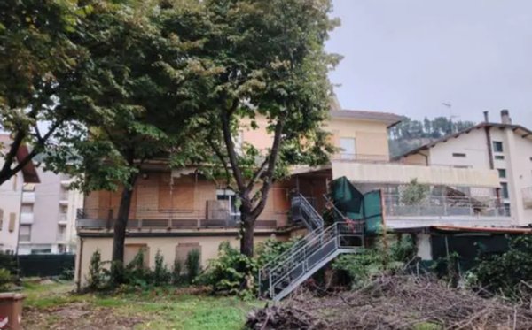 negozio in vendita a Vallefoglia