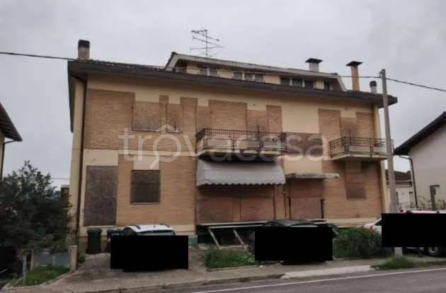 negozio in vendita a Vallefoglia