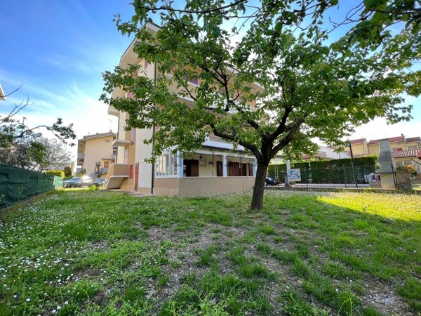 casa indipendente in vendita a Vallefoglia in zona Montecchio