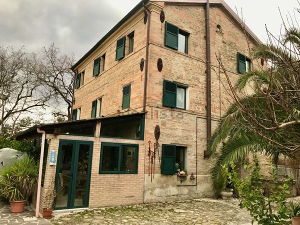 casa indipendente in vendita a Vallefoglia in zona Sant'Angelo in Lizzola