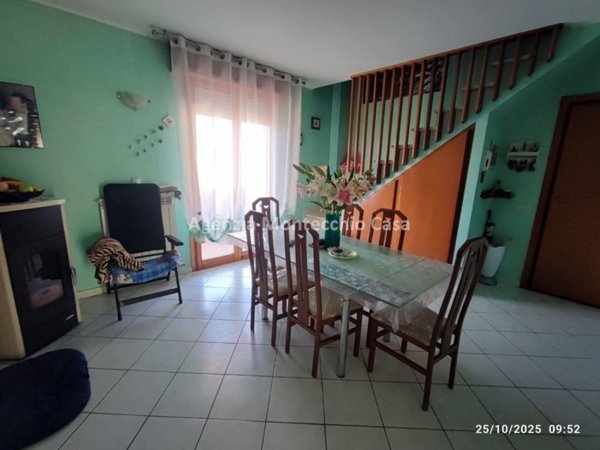 appartamento in vendita a Vallefoglia in zona Montecchio