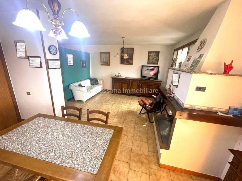 appartamento in vendita a Vallefoglia in zona Montecchio