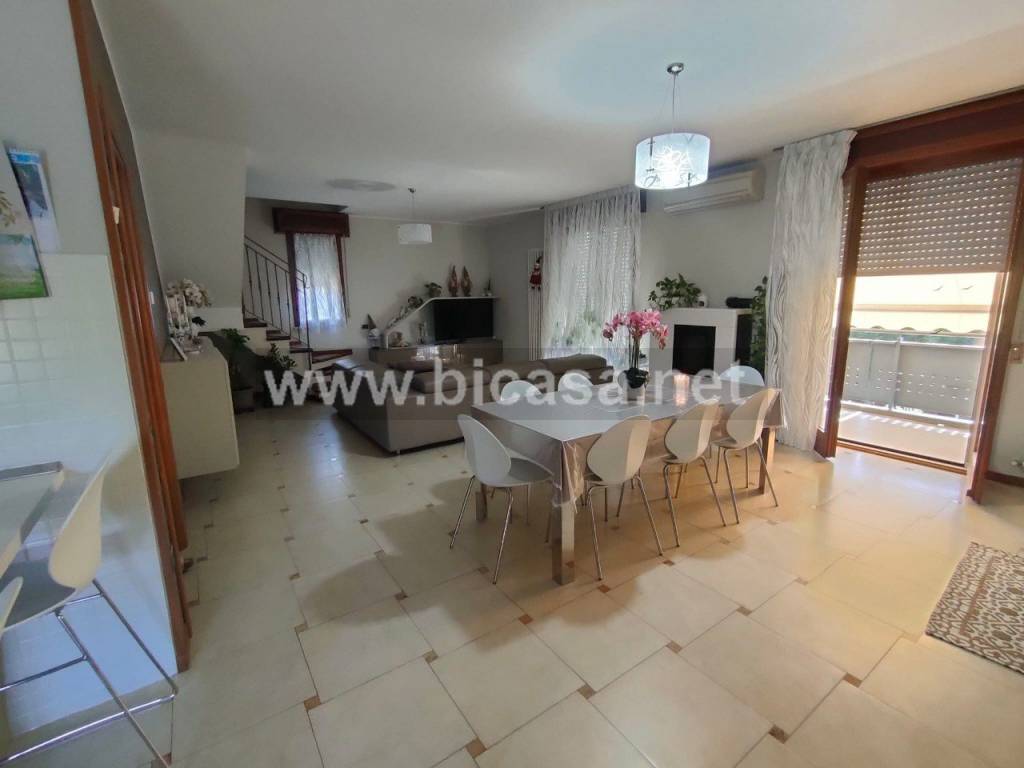 casa indipendente in vendita a Vallefoglia in zona Morciola