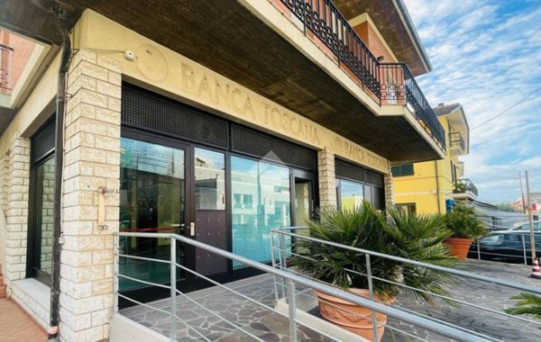 negozio in vendita a Vallefoglia in zona Montecchio