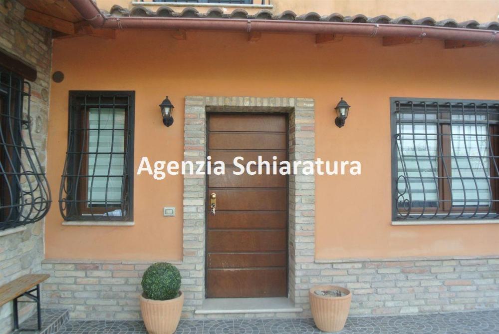 casa indipendente in vendita a Vallefoglia in zona Montecchio