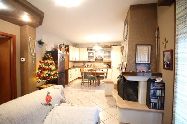 appartamento in vendita a Vallefoglia in zona Montecchio