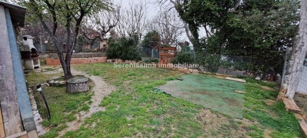 casa indipendente in vendita a Vallefoglia