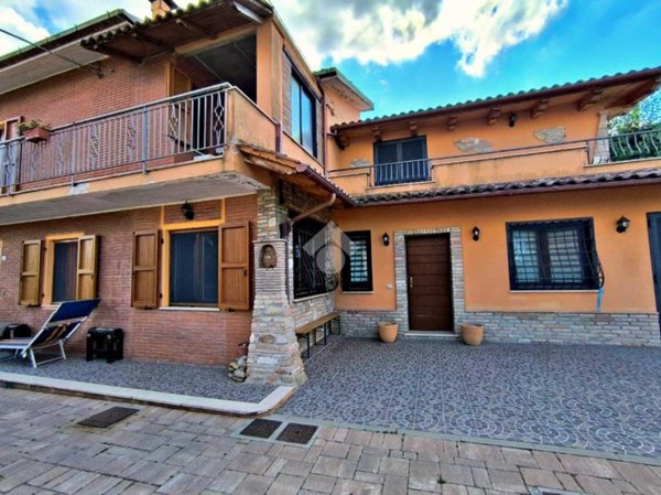 casa indipendente in vendita a Vallefoglia