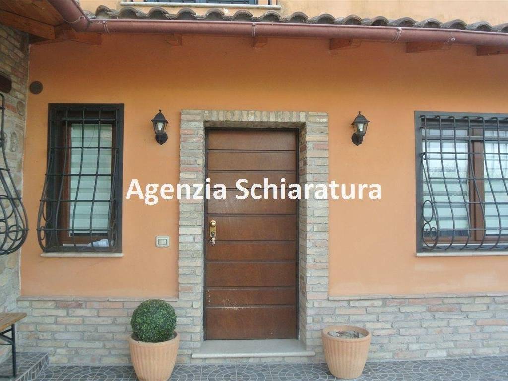 casa indipendente in vendita a Vallefoglia in zona Montecchio
