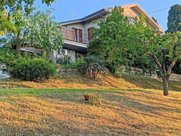 casa indipendente in vendita a Vallefoglia in zona Montecchio