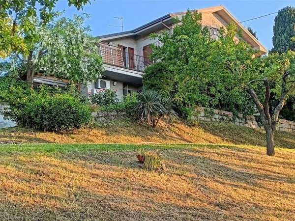casa indipendente in vendita a Vallefoglia in zona Montecchio