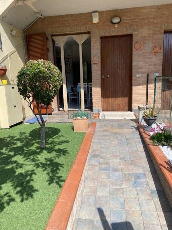 appartamento in vendita a Vallefoglia in zona Montecchio