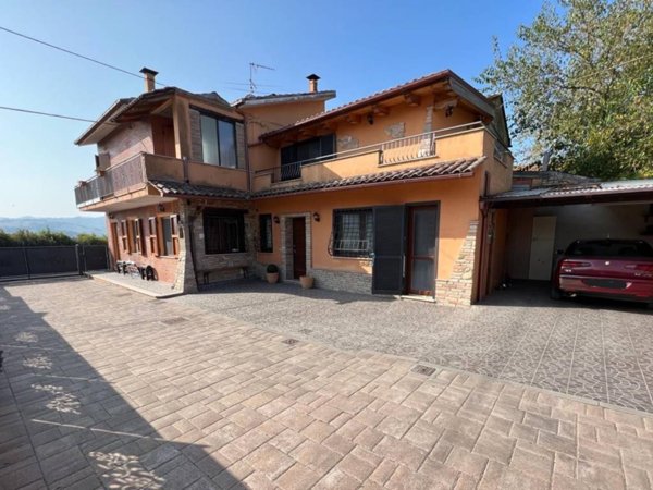 casa indipendente in vendita a Vallefoglia