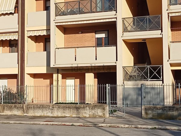 appartamento in vendita a Vallefoglia in zona Montecchio