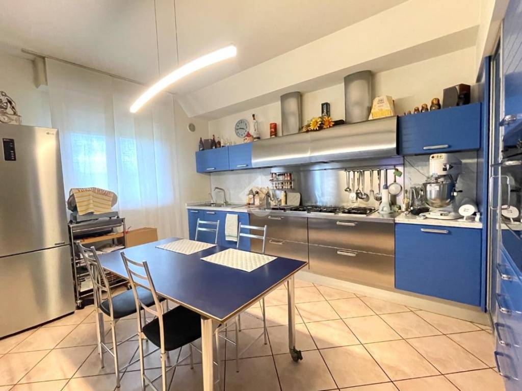 appartamento in vendita a Vallefoglia in zona Montecchio